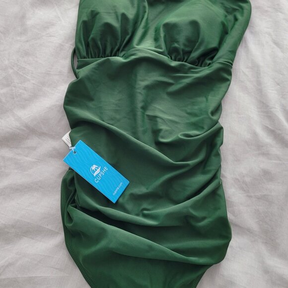 Green one piece keyhole swimsuit - Picture 7 of 8